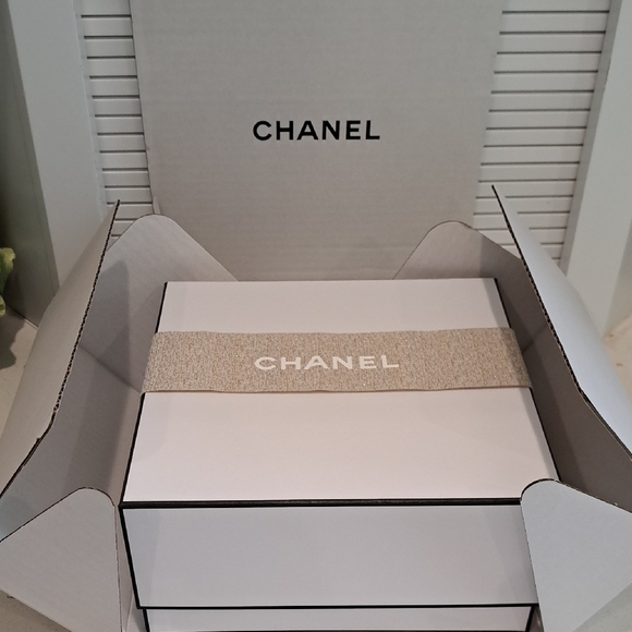 NWT CHANEL Black And Gold Sunglasses - Picture 12 of 12